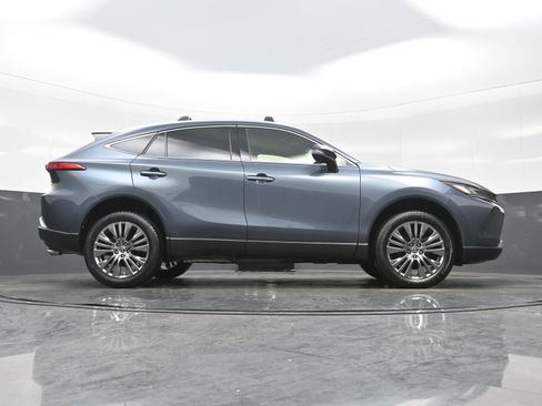 Used 2022 Toyota Venza XLE image 34