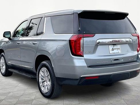 Used 2024 GMC Yukon SLT w/ SLT Luxury Package image 4