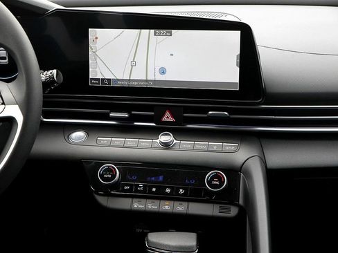 Used 2024 Hyundai Elantra SEL image 24