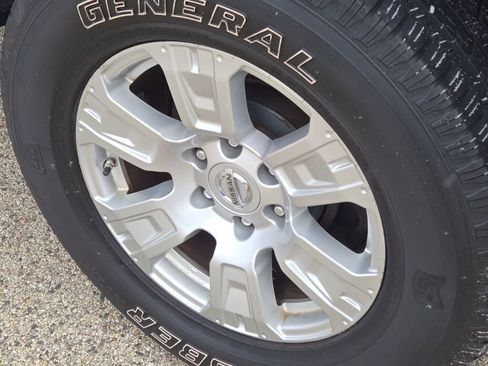 Used 2017 Nissan Titan SV image 17