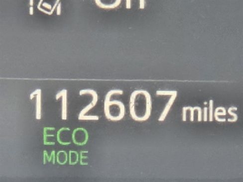 Used 2018 Toyota RAV4 LE FWD image 11