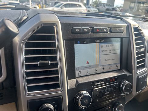 Used 2017 Ford F250 Lariat w/ Lariat Value Package AWD/4WD image 5