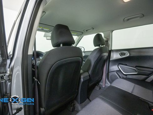 Used 2025 Kia Soul LX w/ LX Technology Package FWD image 26