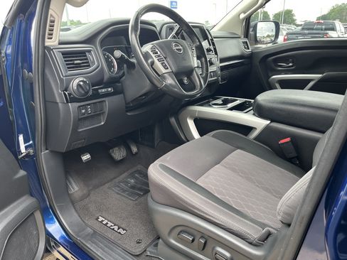 Used 2024 Nissan Titan SV w/ SV Convenience Package RWD image 8