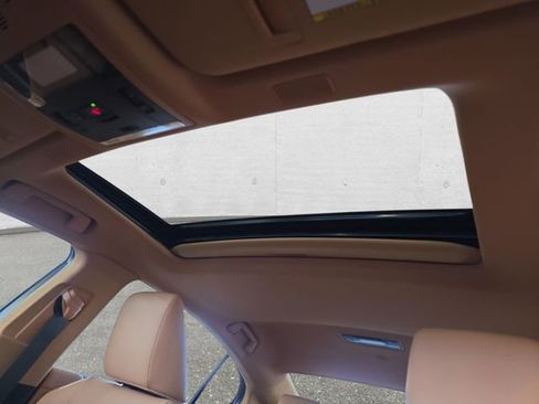 Certified 2025 Lexus ES 300h w/ Premium Package image 30