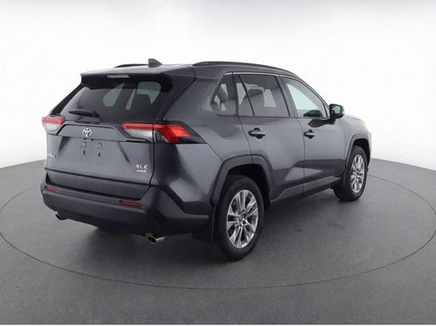 Used 2023 Toyota RAV4 XLE Premium image 5