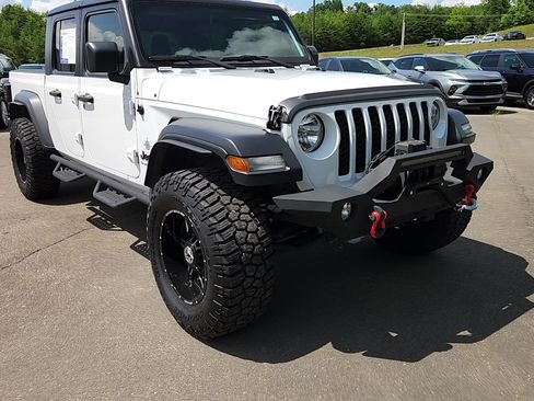 Used 2020 Jeep Gladiator Sport w/ Quick Order Package 24S AWD/4WD image 4