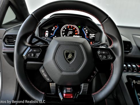 Used 2021 Lamborghini Huracan EVO image 35