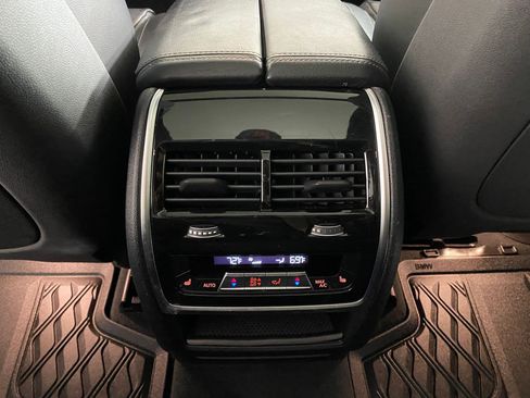 Used 2019 BMW X5 xDrive50i w/ M Sport Package image 29