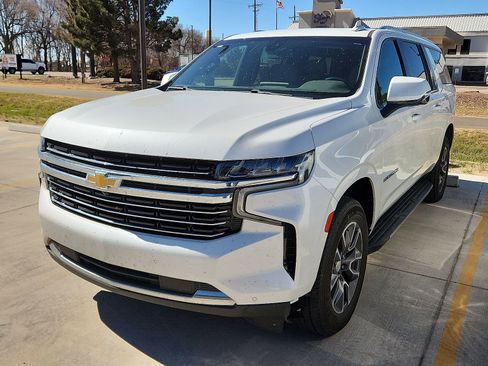 Used 2022 Chevrolet Suburban LT w/ Luxury Package image 1