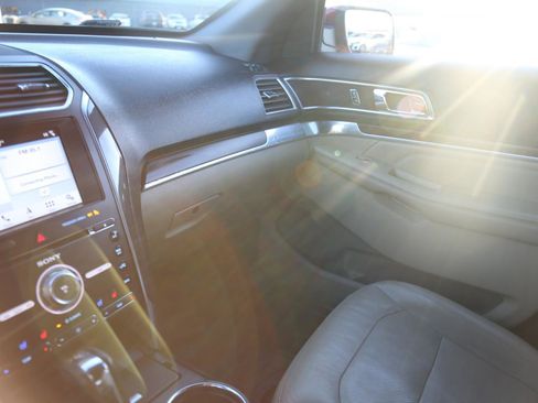 Used 2017 Ford Explorer Limited image 15