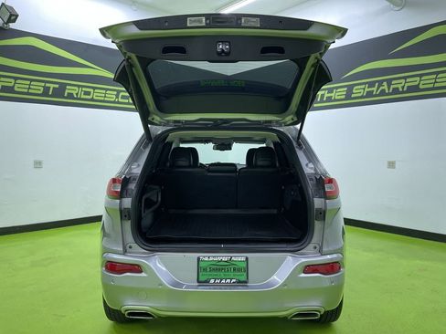 Used 2017 Jeep Cherokee Overland w/ Technology Group image 9