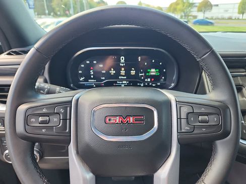 Used 2024 GMC Yukon SLT AWD/4WD image 19