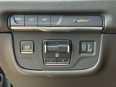 Used 2025 Cadillac Escalade V AWD/4WD image 25