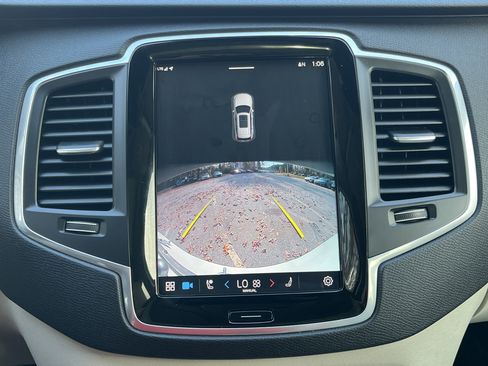 Used 2023 Volvo XC90 B5 Core w/ Protection Package Premier image 5