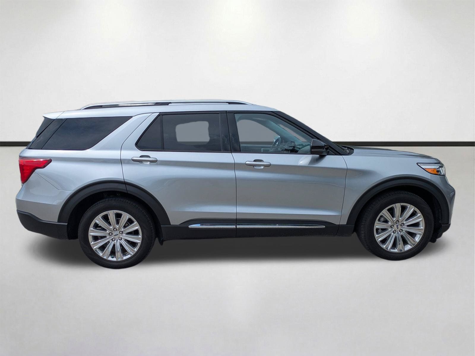 Used 2022 Ford Explorer Limited w/ Limited Technology Package RWD image 4