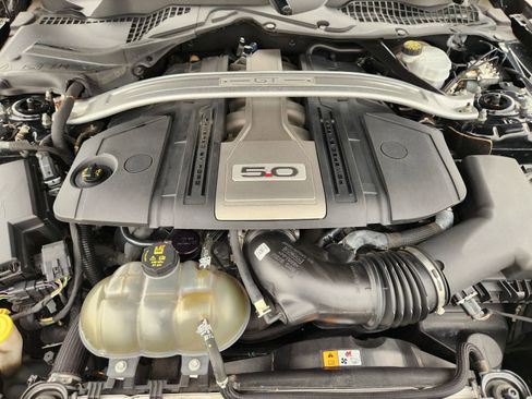 Used 2018 Ford Mustang GT Premium w/ GT Performance Package RWD image 33