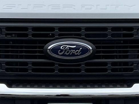 New 2025 Ford F250 XL w/ XL Chrome Package image 75