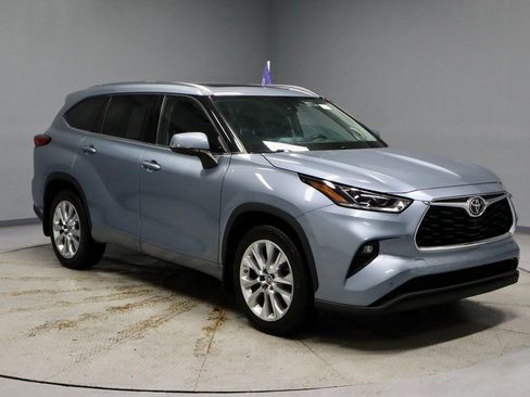 Used 2022 Toyota Highlander Limited image 1