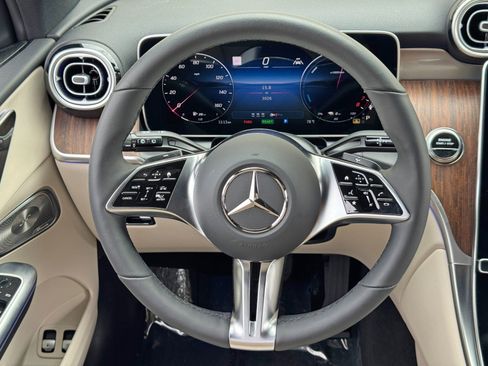 Used 2025 Mercedes-Benz GLC 350e 4MATIC image 21