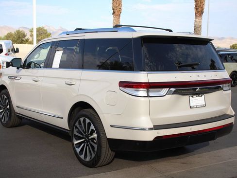 Certified 2023 Lincoln Navigator Reserve AWD/4WD image 4