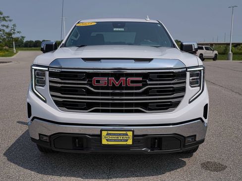 Used 2025 GMC Sierra 1500 SLT AWD/4WD image 2