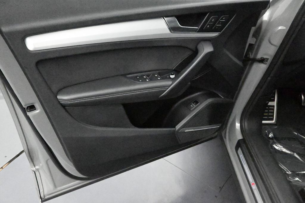 Used 2021 Audi SQ5 Premium Plus w/ Premium Plus Package AWD/4WD image 12