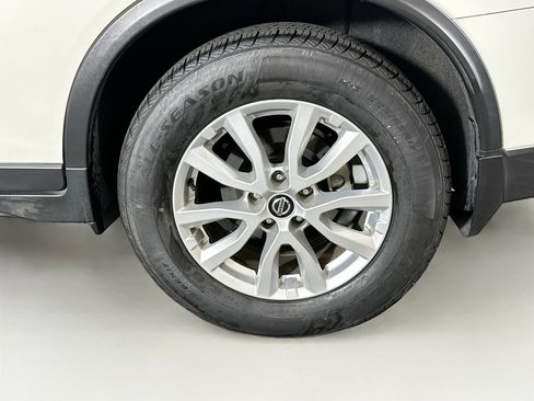 Used 2019 Nissan Rogue SV FWD image 11