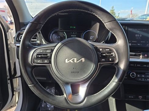 Certified 2022 Kia Niro EX image 27