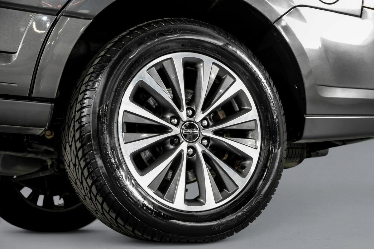Used 2016 Lincoln Navigator Select RWD image 56