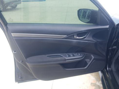 Used 2017 Honda Civic Sport image 9