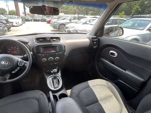 Used 2015 Kia Soul + FWD image 11