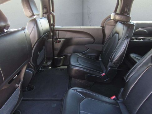 Used 2025 Chrysler Pacifica Select FWD image 15
