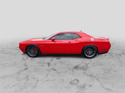 Used 2016 Dodge Challenger SRT w/ Technology Group RWD image 5