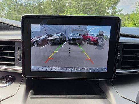 Used 2022 Ford Explorer XLT w/ Equipment Group 202A AWD/4WD image 18