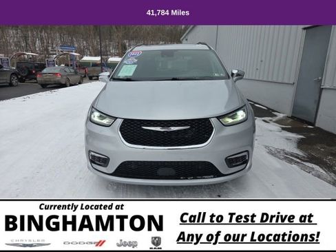 Used 2022 Chrysler Pacifica Limited image 2