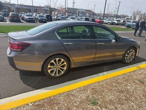 Used 2015 Honda Accord Sport image 18
