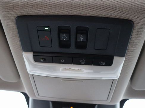 Used 2022 Nissan Rogue SL w/ SL Premium Package image 18