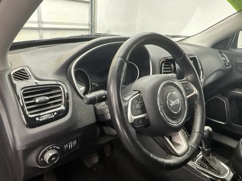 Used 2018 Jeep Compass Limited AWD/4WD image 15