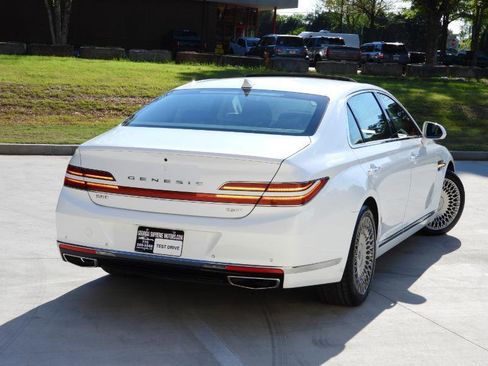 Used 2020 Genesis G90 3.3T Premium image 10