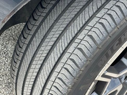 Certified 2025 BMW X1 xDrive28i w/ Technology Package image 11