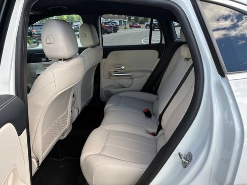 Used 2025 Mercedes-Benz GLA 250 4MATIC image 54