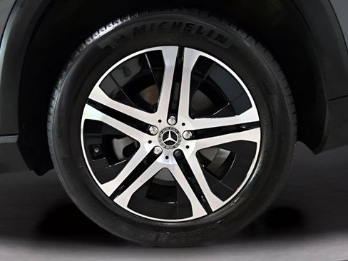 Used 2021 Mercedes-Benz GLS 450 4MATIC image 36
