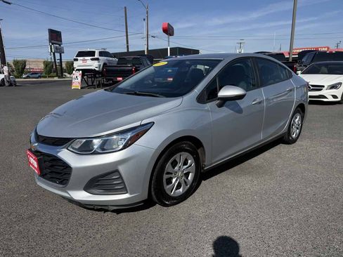 Used 2019 Chevrolet Cruze LS FWD image 3