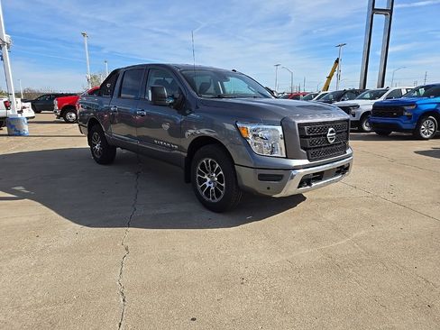 Used 2020 Nissan Titan SV w/ SV Convenience Package image 7