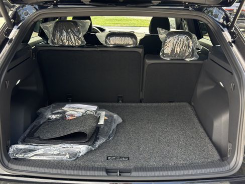 New 2026 Volkswagen Atlas Cross Sport SE FWD image 11