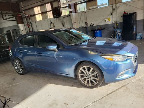 Used 2018 MAZDA MAZDA3 Touring FWD image 5