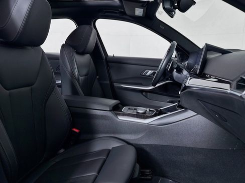 Used 2023 BMW 330i Sedan w/ M Sport Package image 7