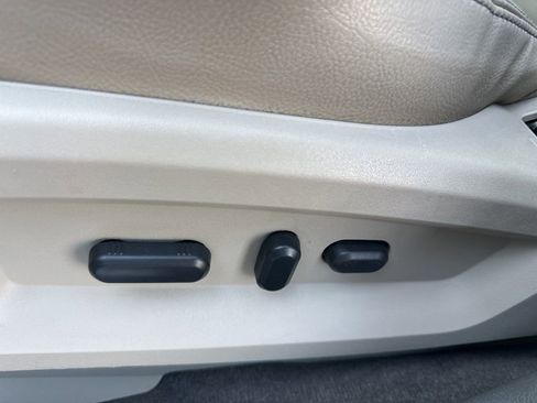 Used 2012 Ford Edge Limited w/ Driver Entry Pkg FWD image 19