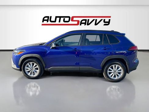 Used 2025 Toyota Corolla Cross LE FWD image 4